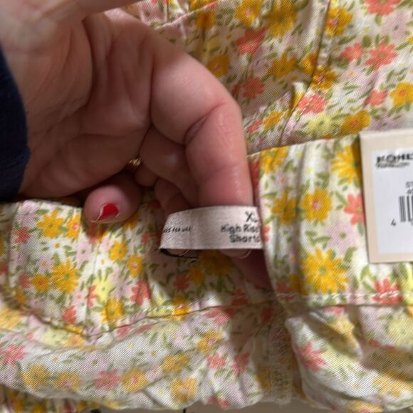 SO Junior's Yellow Floral Ruffle Shorts Flowy Feminine Ditzy Flowers NWT - Picture 5 of 7